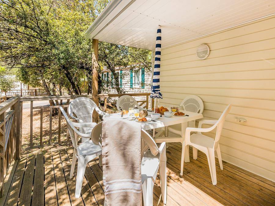 Camping Les Rives du Luberon - Mobilheim 6 personen - Comfort | 2 Zi. | 4/6 Pers. | Einfache Terrasse | Klim. in Cheval-Blanc, Regionaler Naturpark Luberon