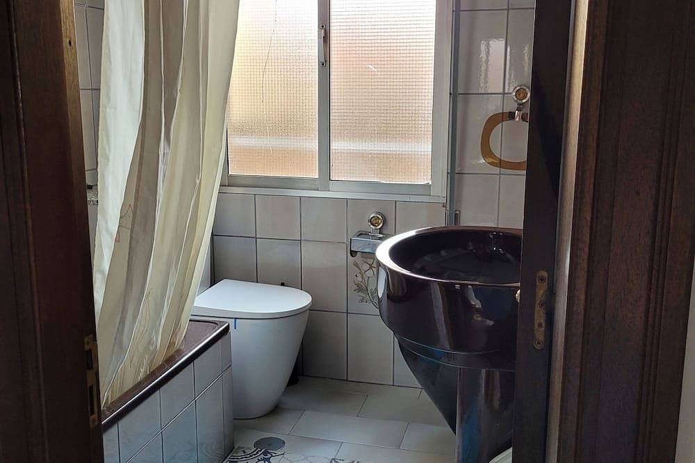 Appartamento intero, No Centro de la Ciudad, a 2 Minutos de la Playa, Restaurante, Tiendas, Farmacia in Distrito Centro (Gijón), Gijon