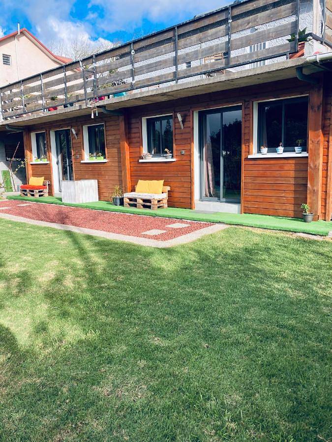 Gîte pour 2 personnes, avec vue ainsi que jardin et terrasse dans Cité du Volcan - 2