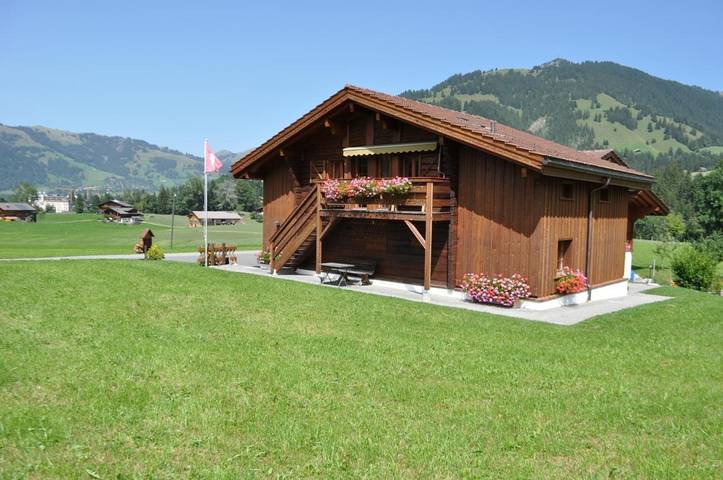 Location de vacances pour 13 personnes, avec Terrasse ainsi que Jardin et Vue dans Gstaad
