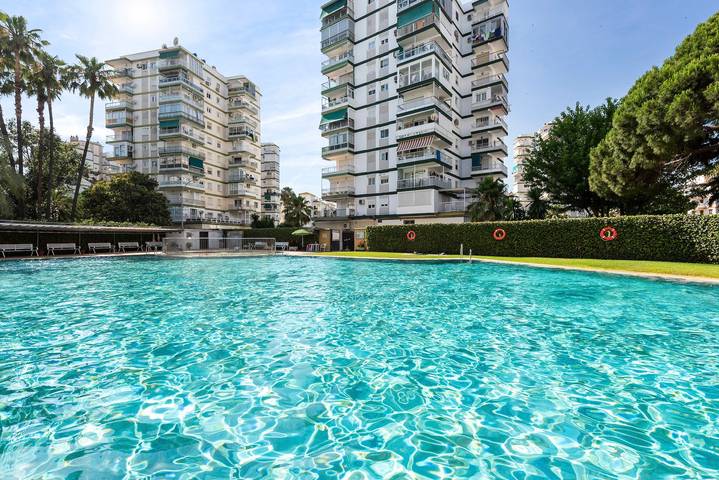 Apartamento entero, Apartamento 'Copenhague - 049' con vistas a la montaña, Wi-Fi y aire acondicionado in Torre del Mar, Vélez-Málaga