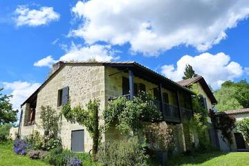 Gîte pour 2 personnes, avec piscine ainsi que jardin et terrasse à Saint-Philippe-d'Aiguille