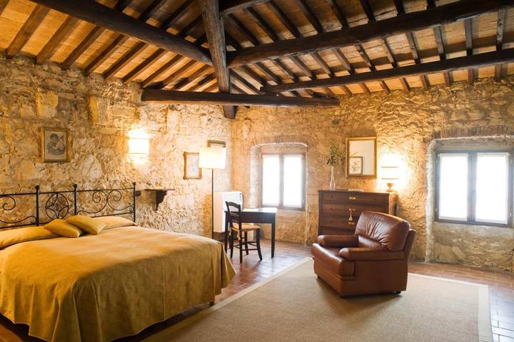 Location de vacances pour 3 personnes, avec vue ainsi que jardin et piscine, animaux acceptés à Caldiero