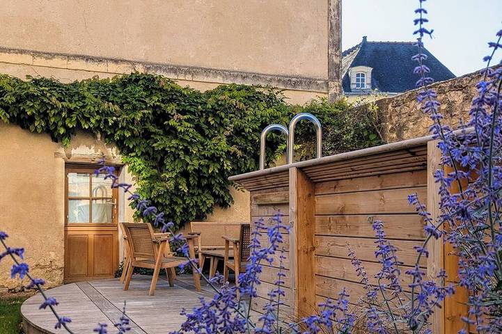 Location de vacances pour 15 personnes, avec piscine et jacuzzi ainsi que sauna et jardin à Chavagnes