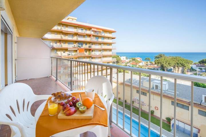 Ferienwohnung für 5 Personen, mit Balkon und Terrasse sowie Garten und Pool in Malgrat de Mar - 2