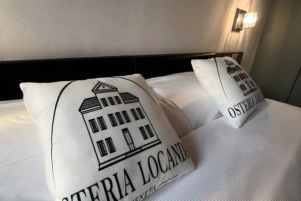 Apartamento entero, Habitación 'Camera 2 Rosa' con terraza compartida, Wi-Fi y aire acondicionado in Mirano, Provincia de Venezia