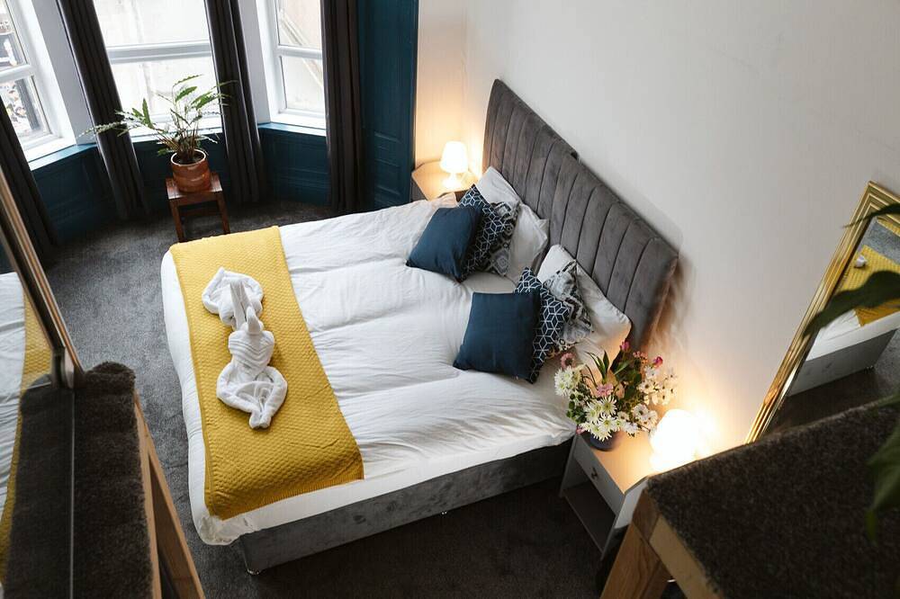 Second Floor Room - 8 in Paisley, Renfrewshire
