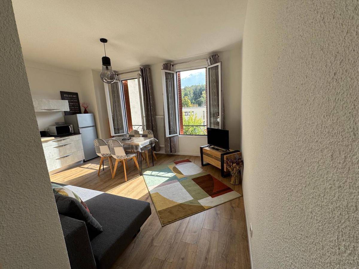 Appartement entier, Appartement Le Madargue idéalement placé in Châtel-Guyon, Parc naturel régional des Volcans d'Auvergne