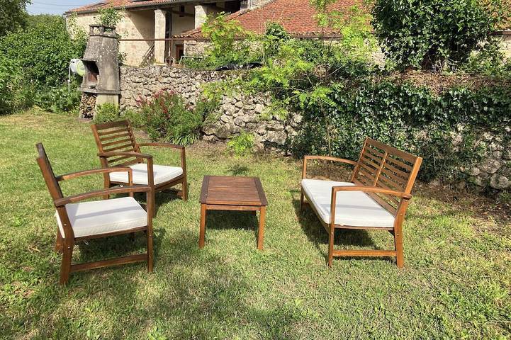 Gîte pour 4 personnes, avec jardin, animaux acceptés à Féneyrols