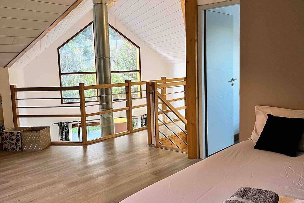 Impressive Chalet - Sleeps 7 in Allemond, Écrins National Park