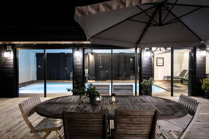 Location de vacances pour 2 personnes, avec jardin ainsi que terrasse et piscine, animaux acceptés dans Mesnil-Val Plage - 2