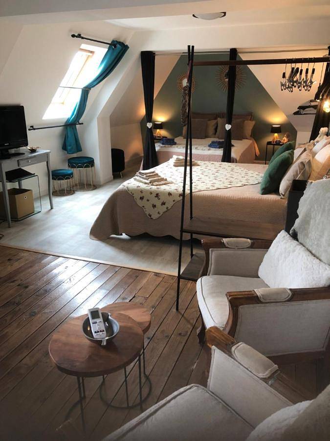 Family Room with Private Bathroom in Courson, Noues de Sienne
