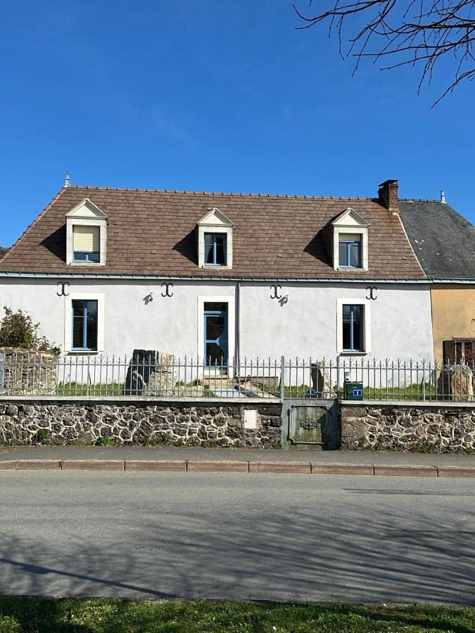 Maison spacieuse avec piscine chauffée in Souillé, Sarthe