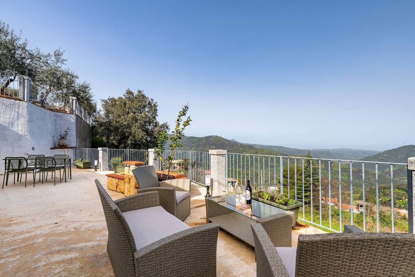 Casa vacanze 'Jerzu S'essia De Su Santu 1' con vista mare, Wi-Fi e aria condizionata in Jerzu, Barbagia