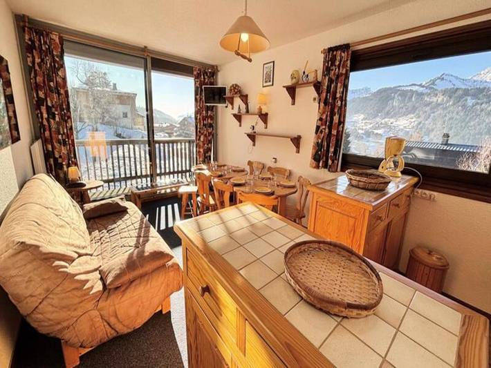 Location de vacances pour 8 personnes, avec piscine et balcon, adapté aux familles à Notre-Dame-de-Bellecombe