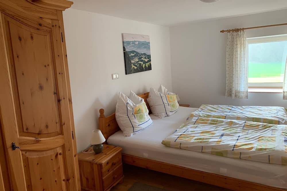 Ganze Wohnung, Ferienhaus (120qm) in idyllischer Lage mit Garten für 8 Pers. in Kollnburg, Ostbayern