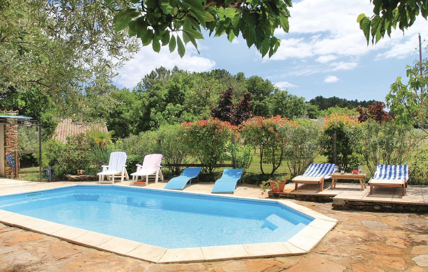 Poolside Apartment Near Vinezac in Vinezac, Parc naturel régional des Monts d'Ardèche
