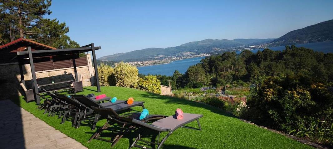 Apartamento para 8 personas, con sauna y jardín además de jacuzzi y piscina, Familias con niños en Vilaboa