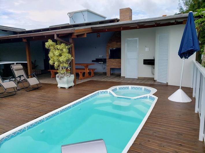 Casas e apartamentos de temporada para 18 pessoas, com piscina e vista e ainda jardim em Ingleses do Rio Vermelho