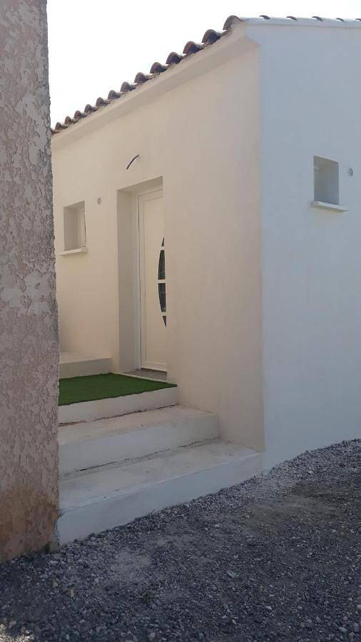 Gîte pour 5 personnes, avec terrasse dans Plage Massane Saint Mitre Les Remparts