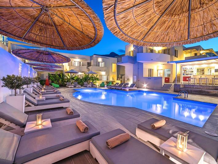 Apartment for 6 people, with Balcony and Terrace as well as Garden in Elounda