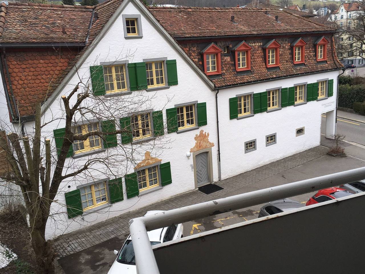 Ganze Wohnung, 2 Zimmer mit Balkon, zentrale, ruhige Lage in St. Gallen, Zürich Voralpen