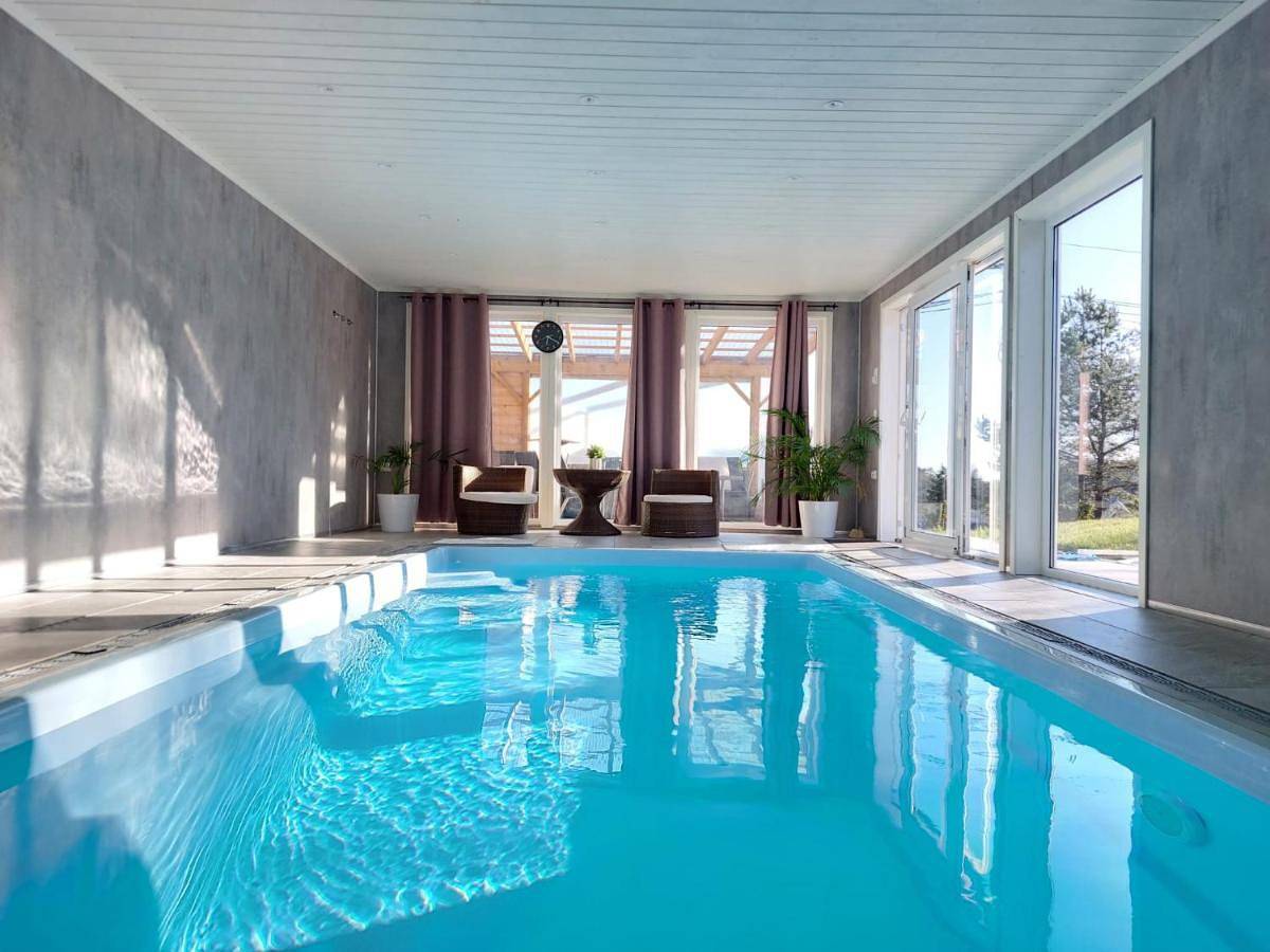 Cosy family home with pool in Grimstad