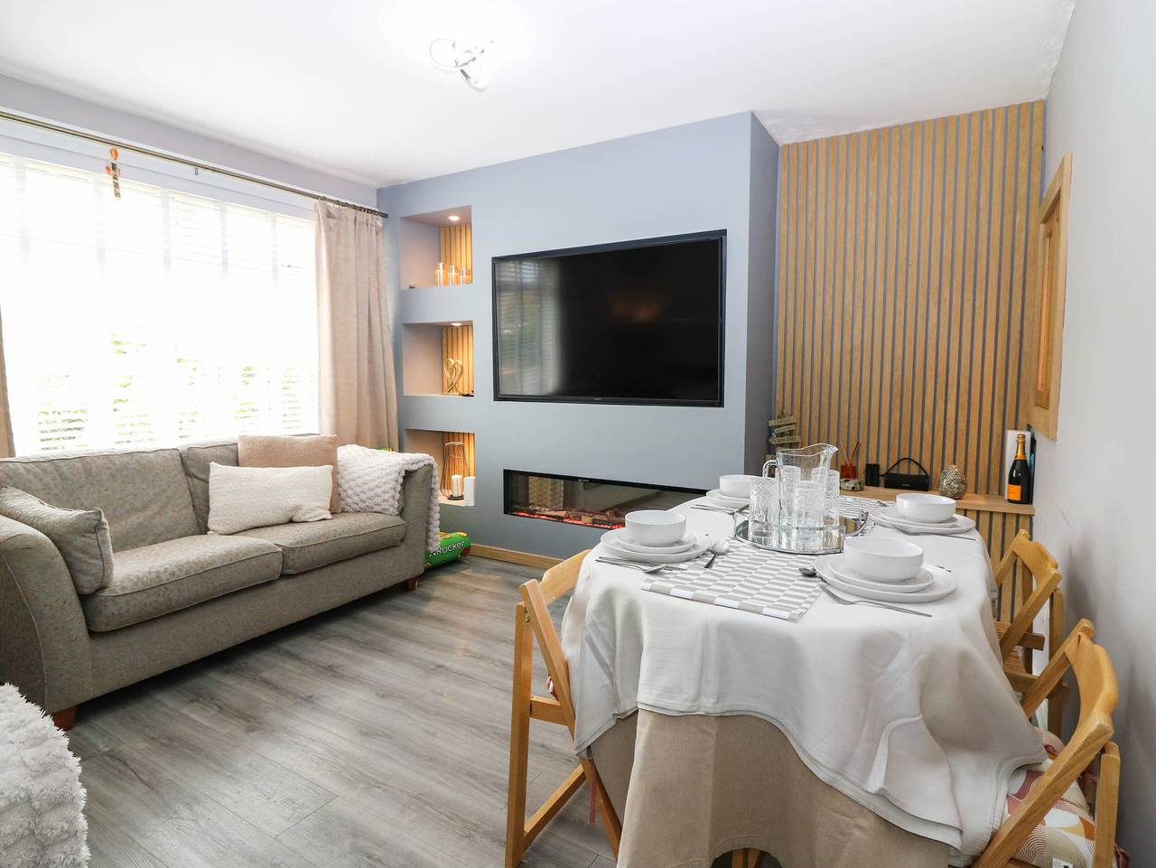 6 Niddrie Marischal Road in Edinburgh, Lothian