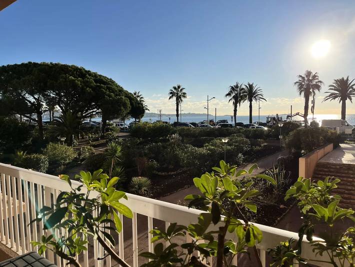 Gîte pour 4 personnes, avec balcon, animaux acceptés dans Plage Republique Frejus