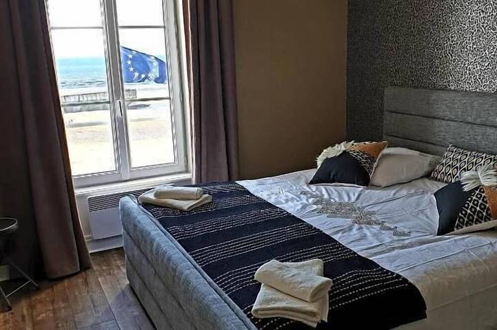 Ganze Wohnung, Le Phoenix 449 : sea view, 2 bedrooms in Arromanches-les-Bains, Bayeux und Umgebung