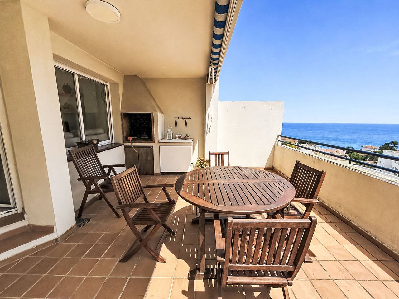 Entire apartment, El Jardinet in Llanca, Upper Empordà
