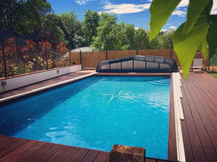 Apartamento para 9 personas, con terraza además de piscina y jardín El Gironés