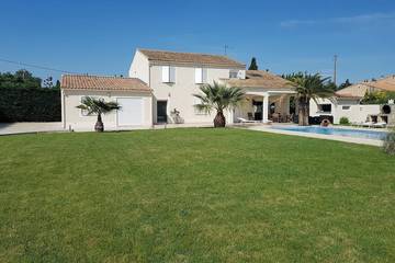 Gîte pour 2 personnes, avec jardin à Orange
