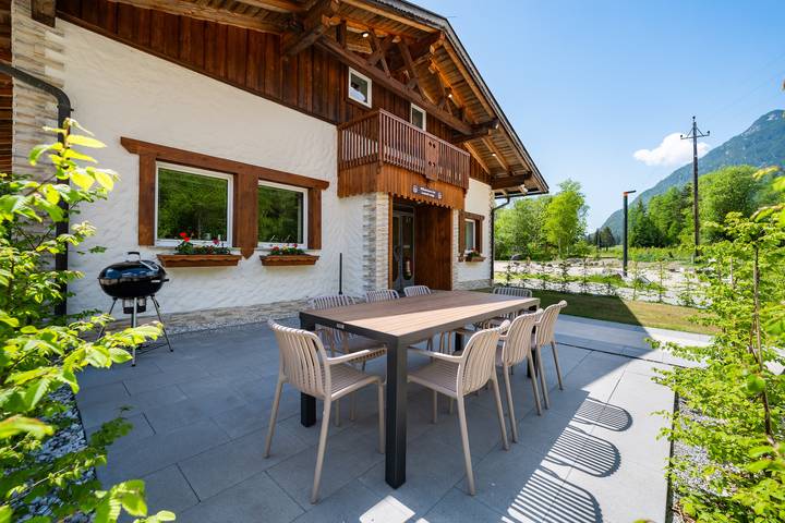 Ferienhaus für 8 Personen, mit Balkon/Terrasse und Terrasse sowie Garten und Pool in Innsbruck und Umgebung
