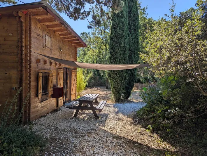 Albergue para 4 personas, con vistas además de piscina y jardín - 1