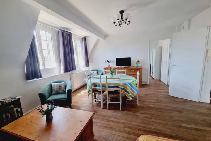 Gîte pour 5 personnes, adapté aux familles dans Plage Du Bon Secours Saint Malo - 2