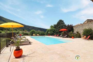Gîte pour 6 personnes, avec jardin ainsi que piscine et vue à Saint-Maurice-d'Ibie