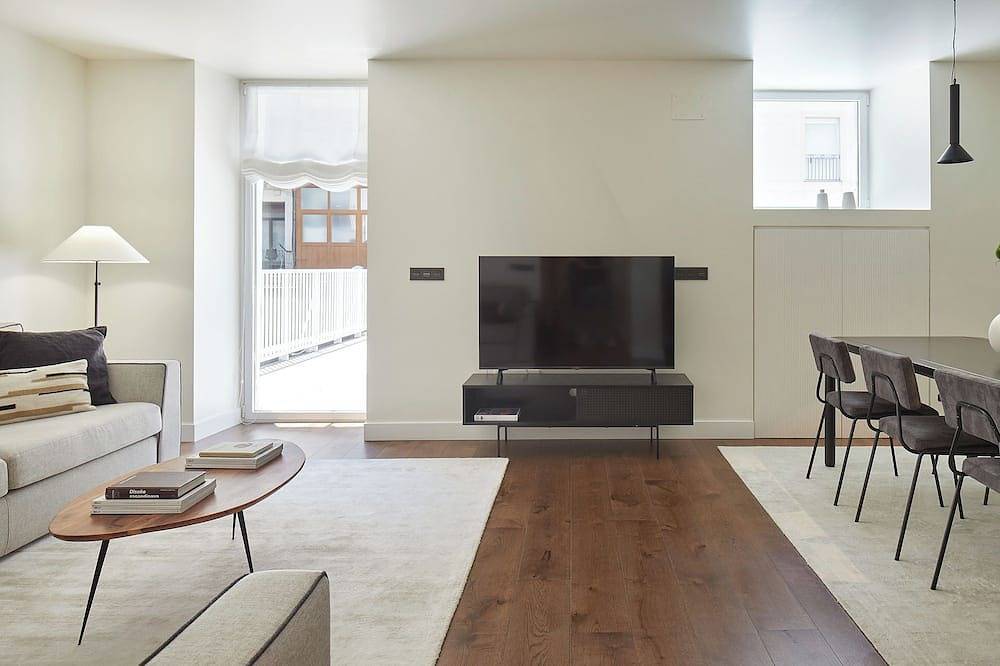 Entire apartment, Elkano by Feelfree Rentals in Playa de la Concha, San Sebastian