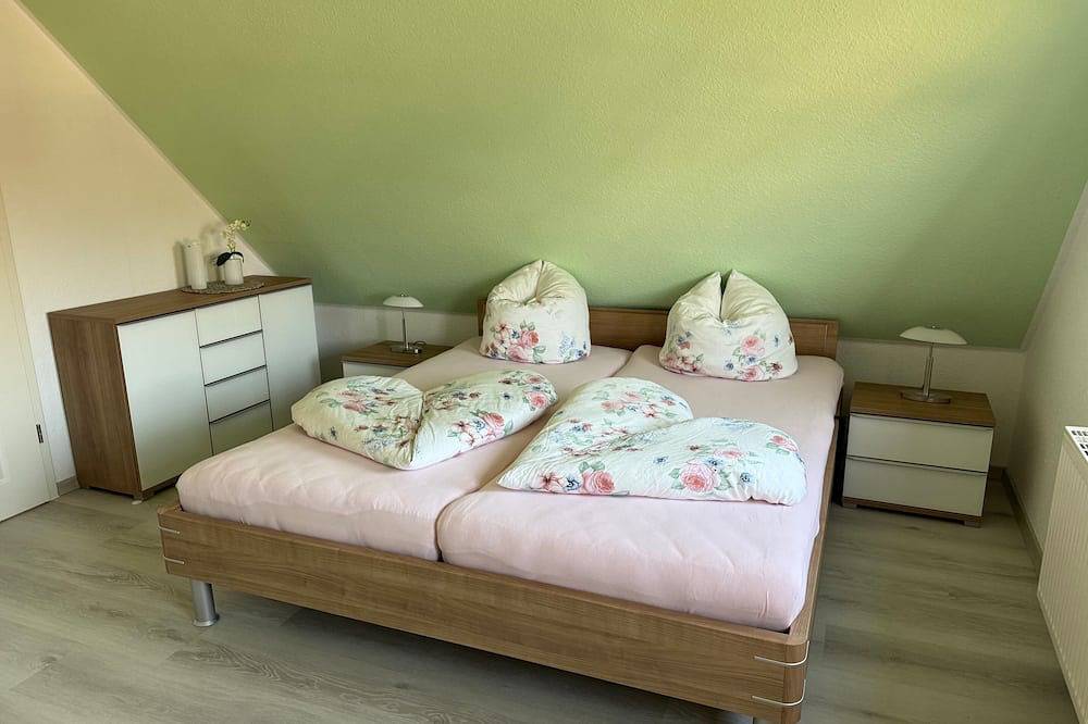 Schönes Ferienhaus am Ihler Meer in Ihlow, Nordseeküste