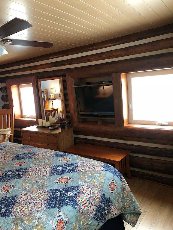 Schöner Ort! Sonnenuntergänge, Lake Michigan nur wenige Schritte entfernt in Charlevoix, Charlevoix County