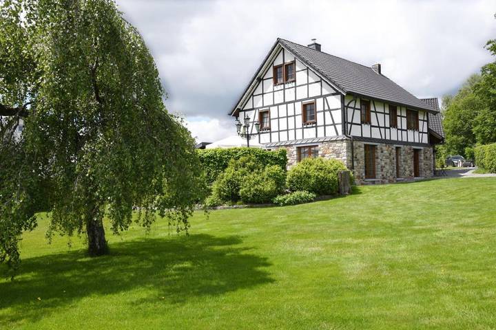 Ferienwohnung für 2 Personen, mit Ausblick und Garten, kinderfreundlich in Monschau - 2