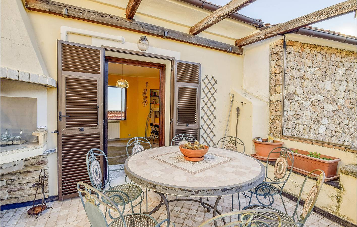 Appartamento vista mare con aria condizionata e terrazza, a 600 m dal ristorante in Segno, Vado Ligure