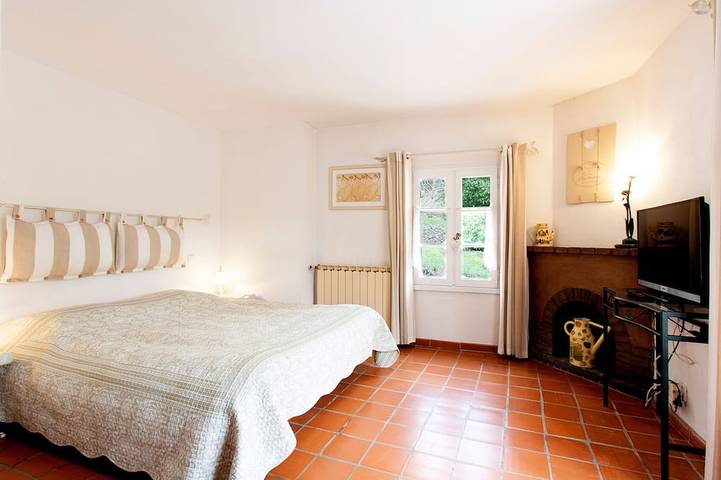 Bastide in Salernes with heated swimming pool, private tennis court in the countryside. in Salernes, Draguignan region