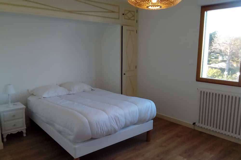 Beautiful seaside Villa in residential area with air conditioning in Le Cabellou, Concarneau