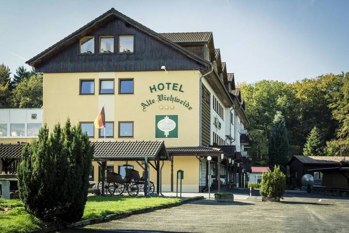 Hôtel pour 7 personnes, avec jardin ainsi que terrasse et vue, animaux acceptés