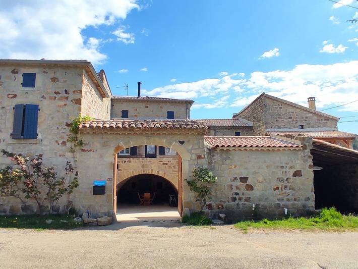 Location de vacances pour 6 personnes, avec Terrasse et Jardin à Sanilhac