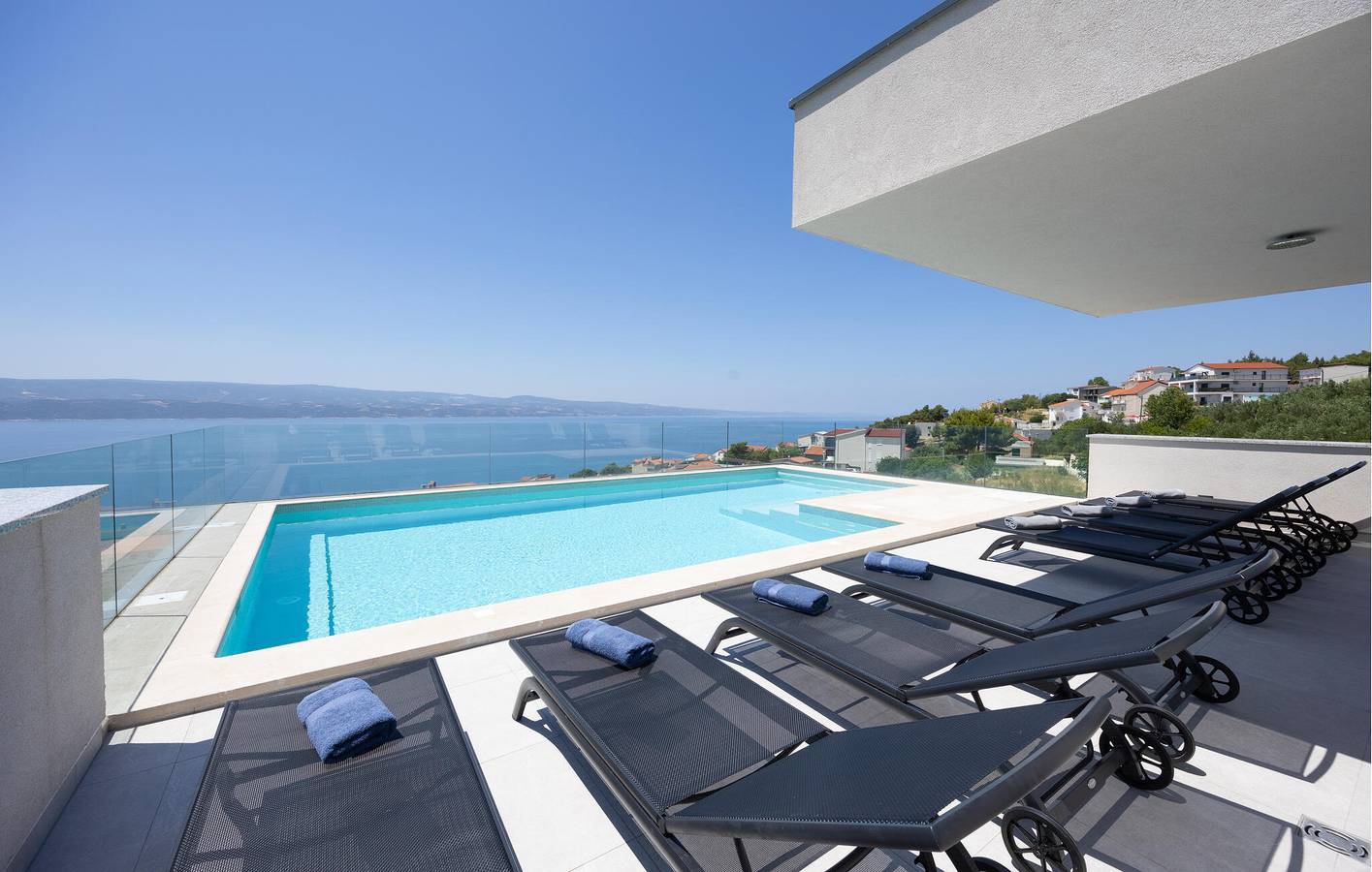 Ganze Ferienwohnung, Urlaub am Meer: Gemütliche Ferienwohnung mit Pool, WLAN und Küche in Stanici, Omis-Riviera