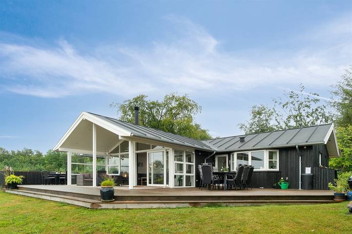 Ferieudlejning for 6 personer, med jacuzzi og terrasse i Bønnerup Strand