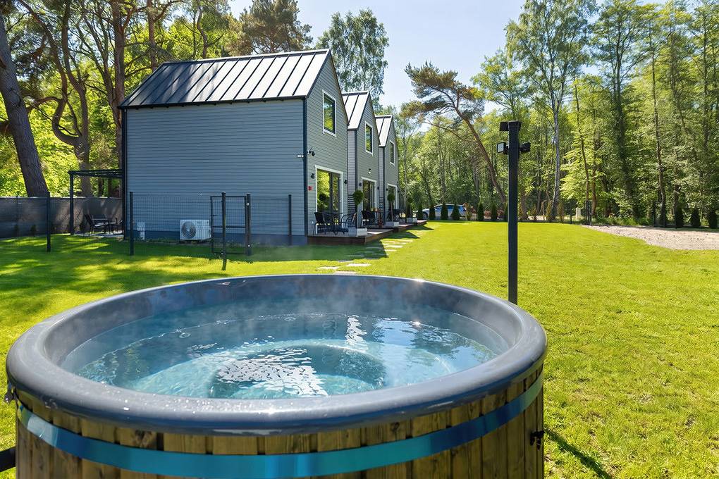 Pl 044.012 Grey Barn Jacuzzi (Nr 1) in Mrzeżyno, Powiat gryficki