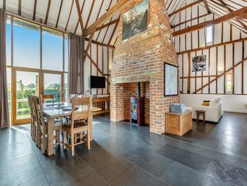 Vacation Rental for 10 Guests in Essex, Picture 1